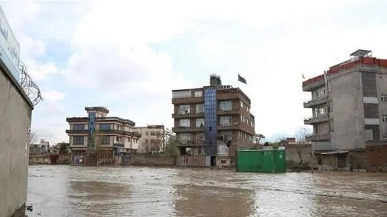 Afganistan'da Sel Felaketi: 20 Ölü, 100'den Fazla Kayıp Afganistan'da Sel Felaketi: 20 Ölü, 100'den Fazla Kayıp
