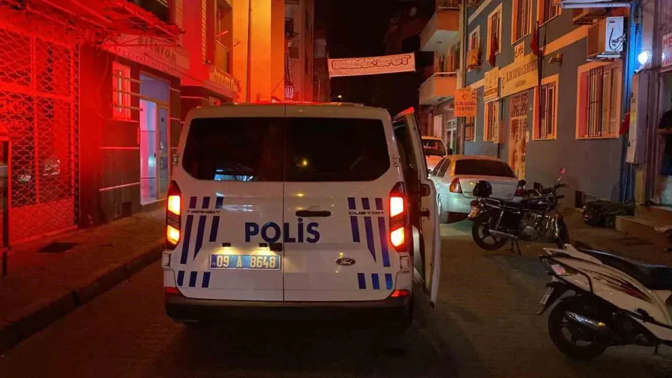 Nazilli'de Bıçaklı Kavga: Yaralanan Genç Hastaneye Kaldırıldı görseli
