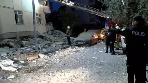 Maltepe'de 6 katlı bina zemin kata çöktü: 1 ölü, 3 yaralı