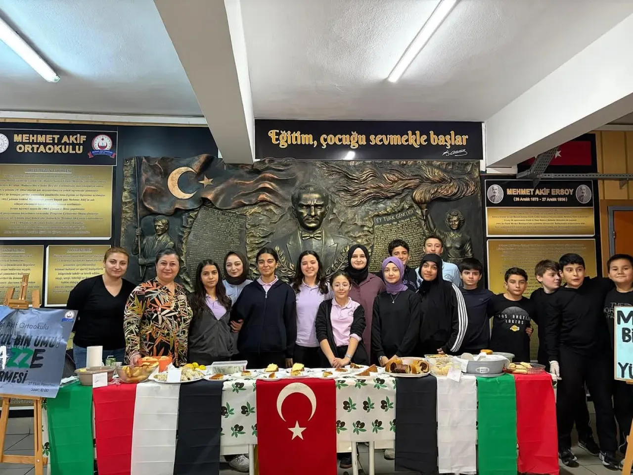 Mehmet Akif Ortaokulu'ndan Gazze İçin Anlamlı Kermes Mehmet Akif Ortaokulu'ndan Gazze İçin Anlamlı Kermes