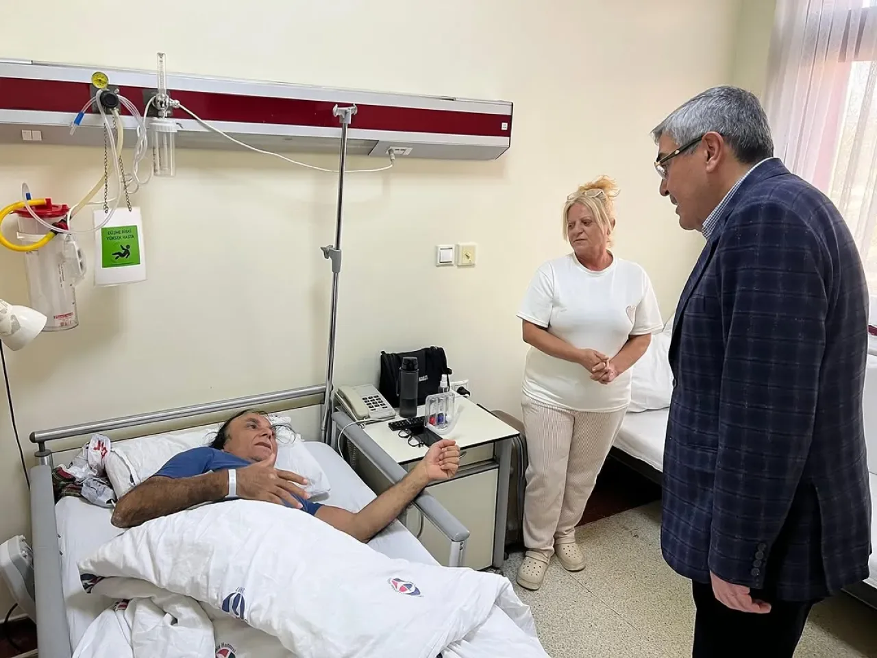 Gaziantep Milletvekili Özkeçeci, Şahinbey Hastanesi'nde Hastaları Ziyaret Etti Gaziantep Milletvekili Özkeçeci, Şahinbey Hastanesi'nde Hastaları Ziyaret Etti