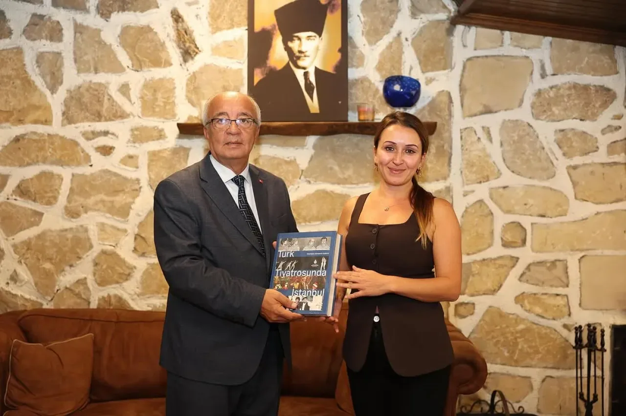 Şile'de Kültür Sanat İş Birliği: İBB Şehir Tiyatroları ve Şile Belediyesi Ortak Projeleri Duyuracak Şile'de Kültür Sanat İş Birliği: İBB Şehir Tiyatroları ve Şile Belediyesi Ortak Projeleri Duyuracak