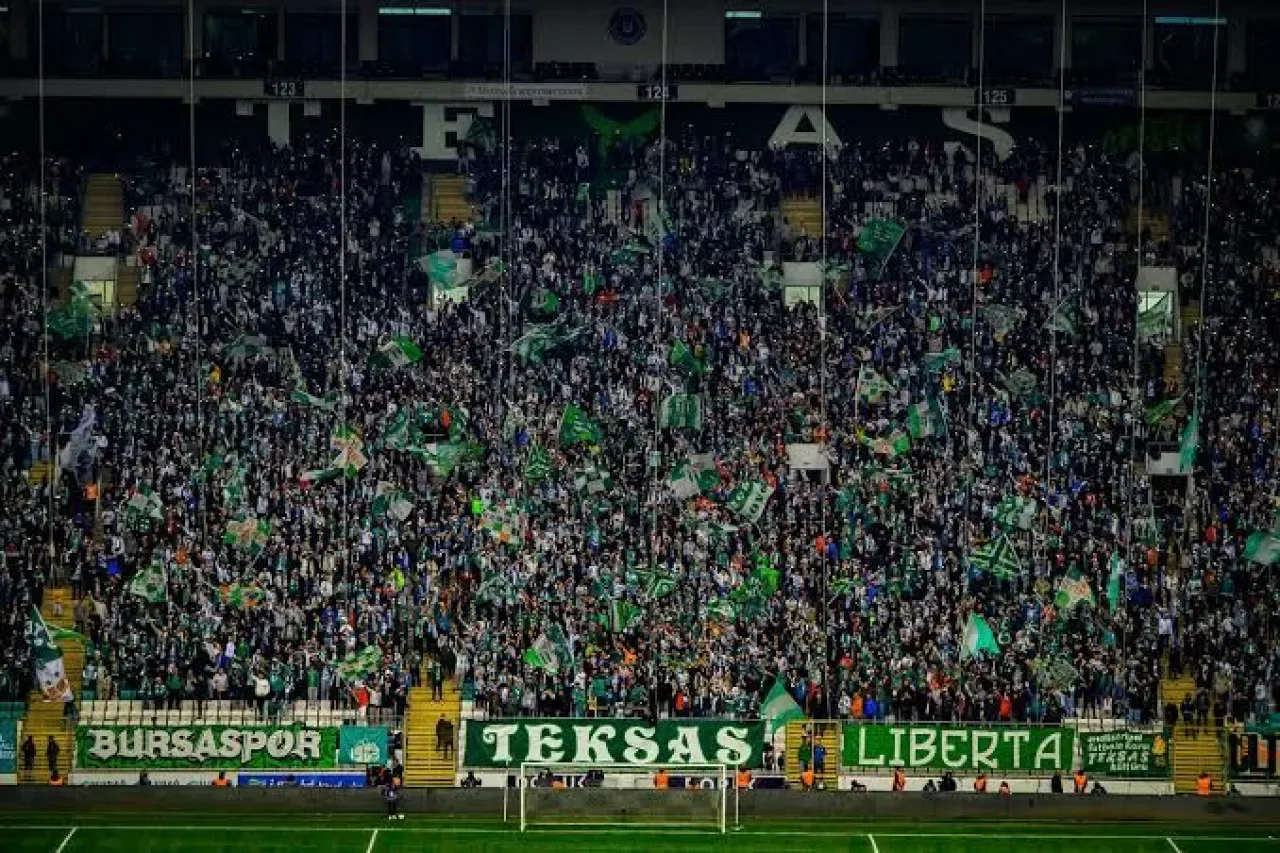 Bursaspor'a Verilen Kapatma Cezası Geri Çekildi: Adalet Yerini Buldu Bursaspor'a Verilen Kapatma Cezası Geri Çekildi: Adalet Yerini Buldu
