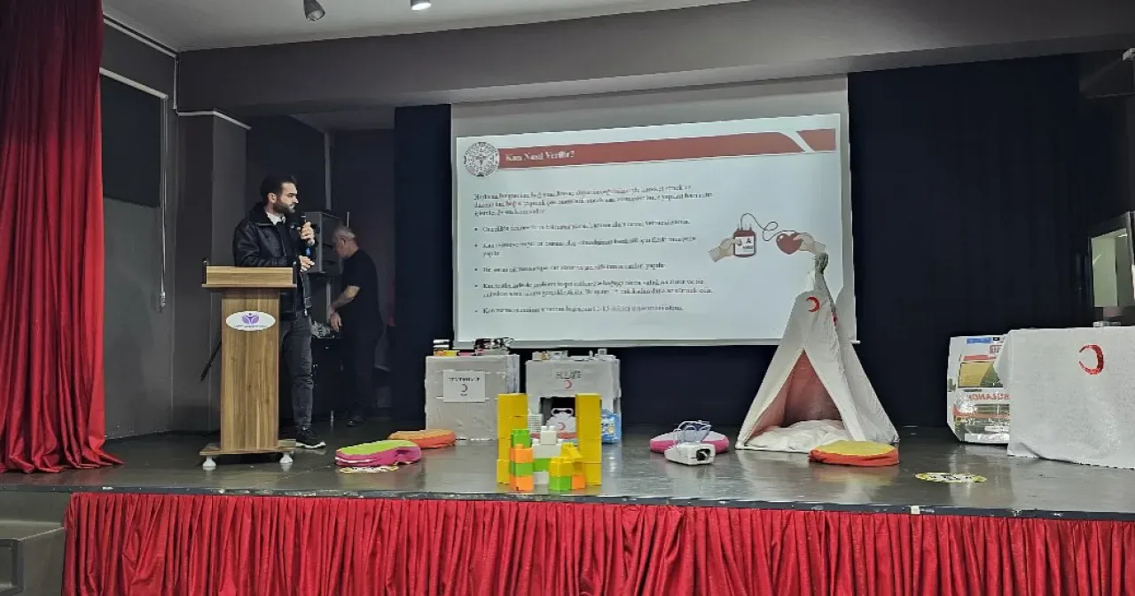 Beykoz'da Kızılay Haftasında Öğrencilere Kan Bağışının Önemi Anlatıldı Beykoz'da Kızılay Haftasında Öğrencilere Kan Bağışının Önemi Anlatıldı