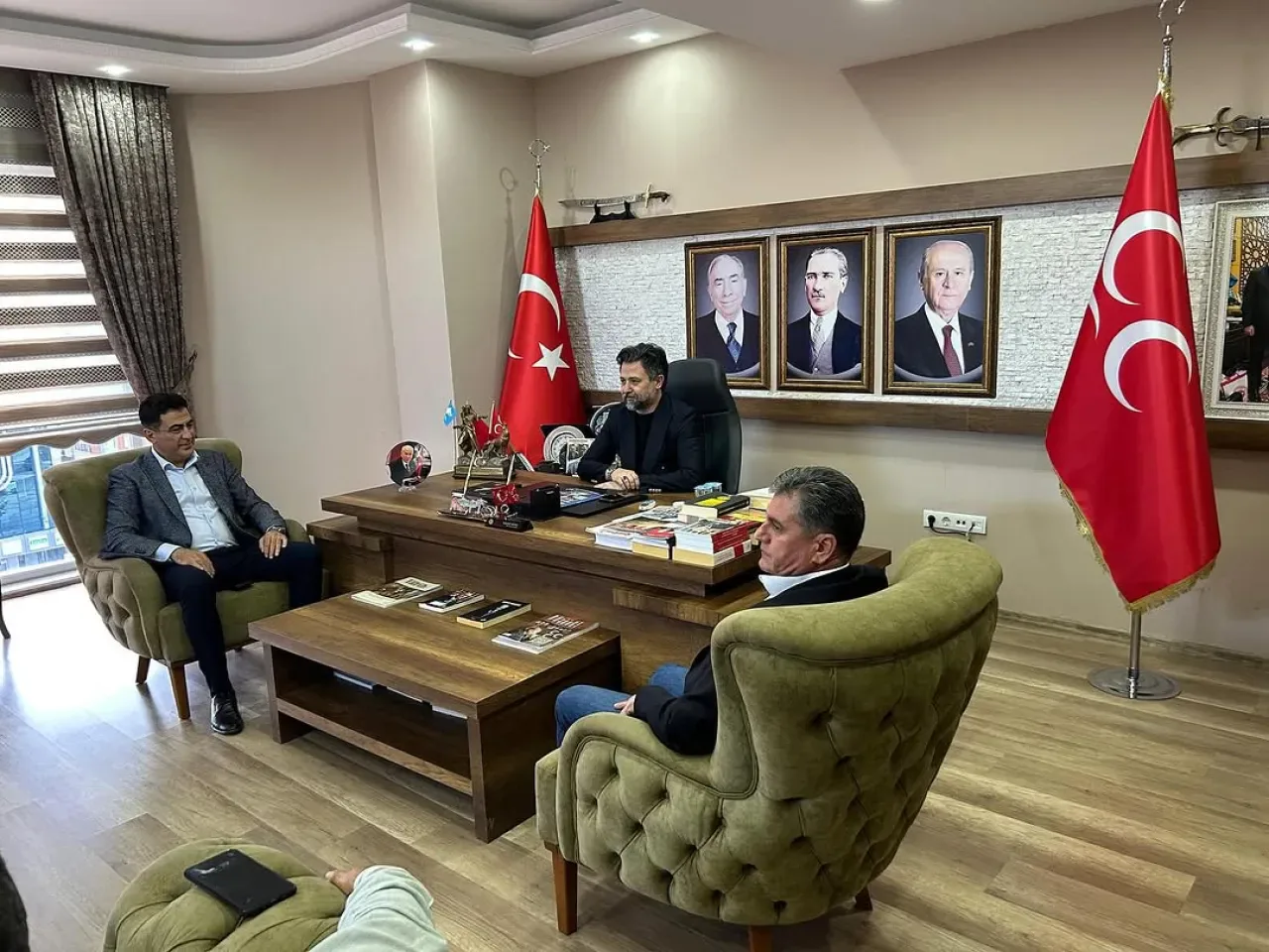 Antalya Şoförler ve Otomobilciler Odası Başkan Adayı Oğuzhan Borozan, MHP İl Başkanlığını Ziyaret Etti Antalya Şoförler ve Otomobilciler Odası Başkan Adayı Oğuzhan Borozan, MHP İl Başkanlığını Ziyaret Etti