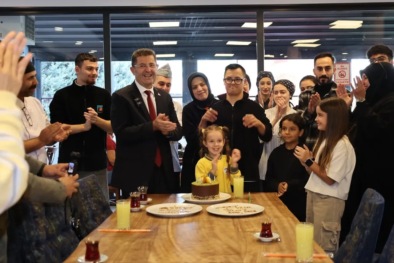 Çekmeköy Belediyesi, Çalışanı Yunus Emre'nin Doğum Gününü Kutladı Çekmeköy Belediyesi, Çalışanı Yunus Emre'nin Doğum Gününü Kutladı