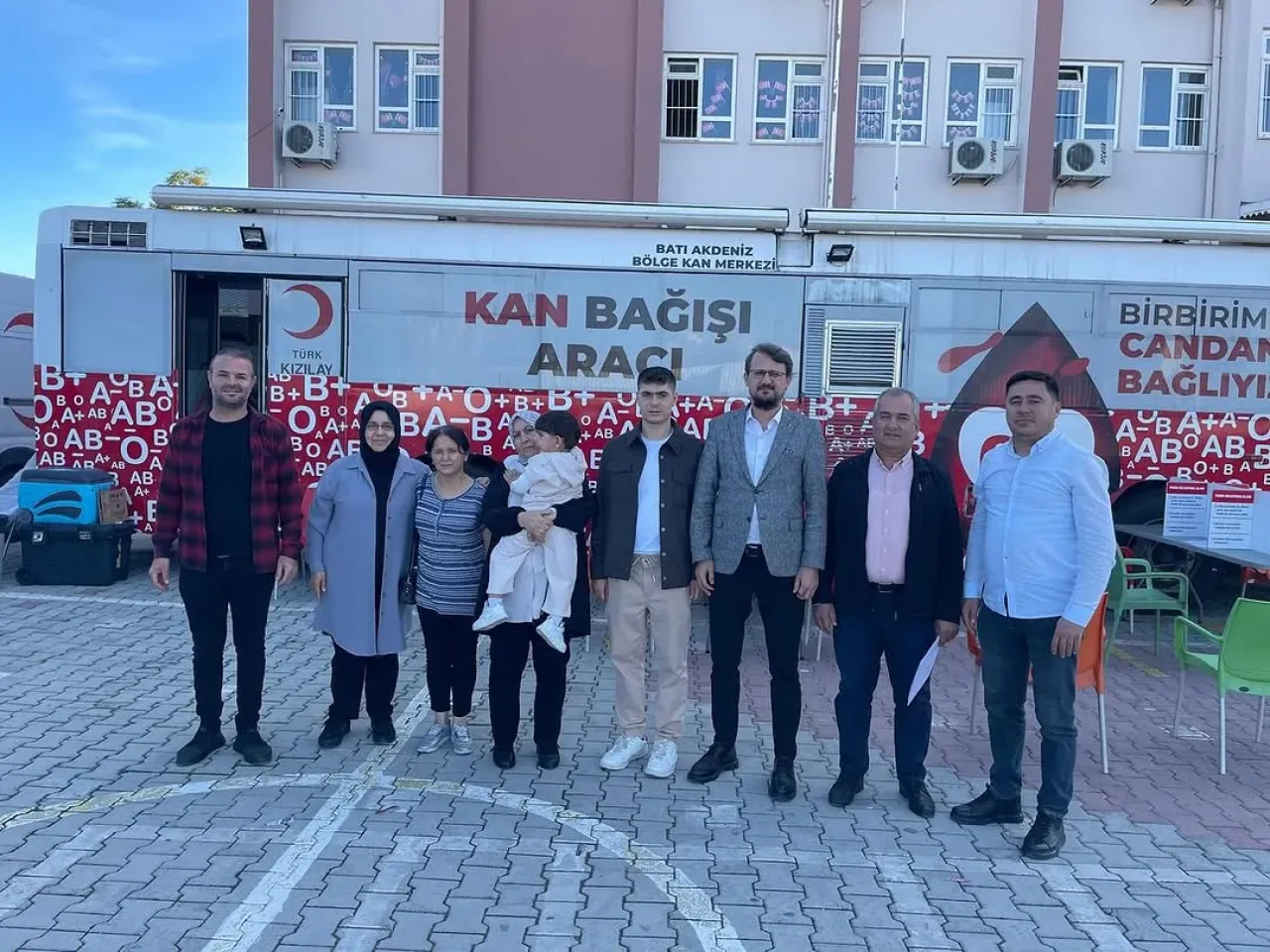 AK Parti Serik İlçe Teşkilatı, Kızılay Haftası'nda Kan Bağışı Kampanyasına Katıldı AK Parti Serik İlçe Teşkilatı, Kızılay Haftası'nda Kan Bağışı Kampanyasına Katıldı