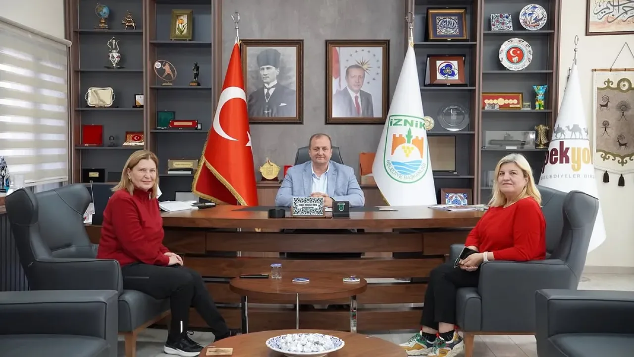 AK Parti Nilüfer İlçe Kadın Kolları, İznik Belediye Başkanını Ziyaret Etti AK Parti Nilüfer İlçe Kadın Kolları, İznik Belediye Başkanını Ziyaret Etti
