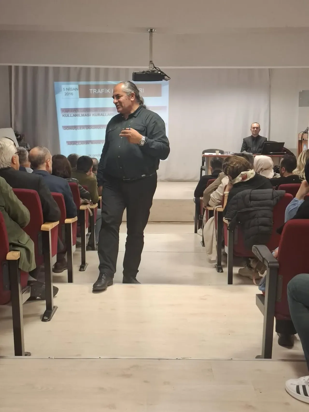 Kâğıthane'de Motorlu Taşıt Sürücü Kursu Sınav Görevlilerine Hizmet İçi Eğitim Kâğıthane'de Motorlu Taşıt Sürücü Kursu Sınav Görevlilerine Hizmet İçi Eğitim