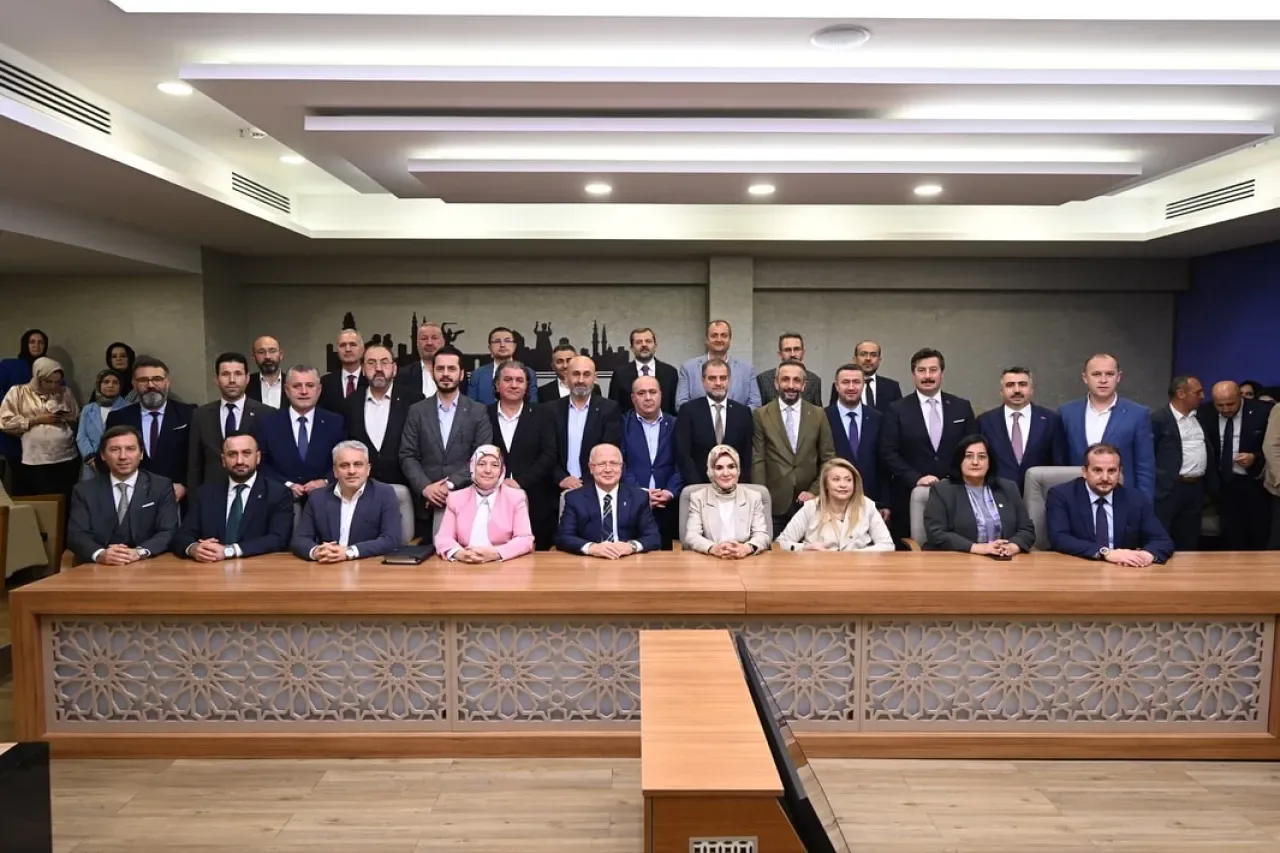 İznik Belediyesi, Aile ve Sosyal Hizmetler Bakanı Mahinur Özdemir Göktaş'ı Ağırladı İznik Belediyesi, Aile ve Sosyal Hizmetler Bakanı Mahinur Özdemir Göktaş'ı Ağırladı
