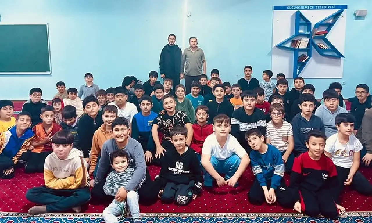 Küçükçekmece'de Gençlerle Cami Buluşmaları Başladı Küçükçekmece'de Gençlerle Cami Buluşmaları Başladı