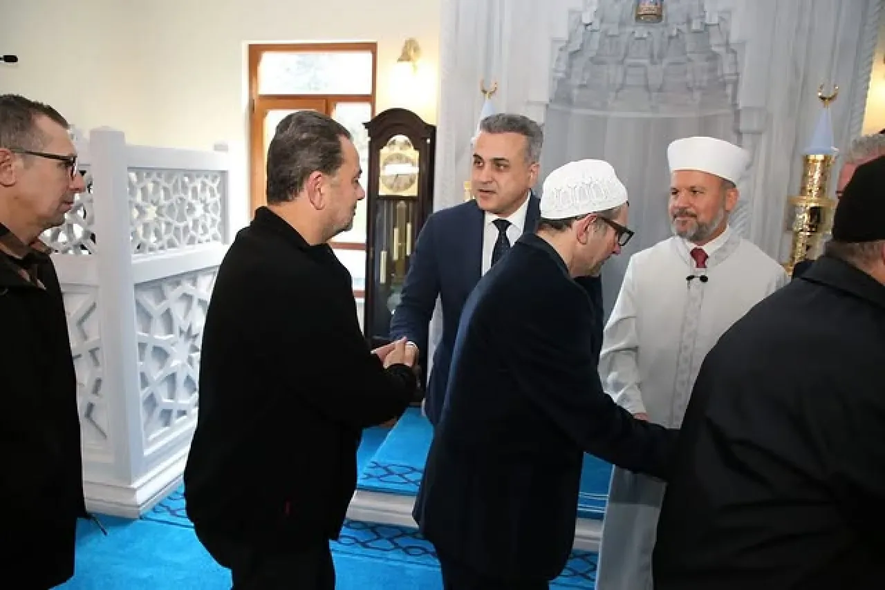 Küçükçekmece'de Yeni Cami İbadete Açıldı Küçükçekmece'de Yeni Cami İbadete Açıldı