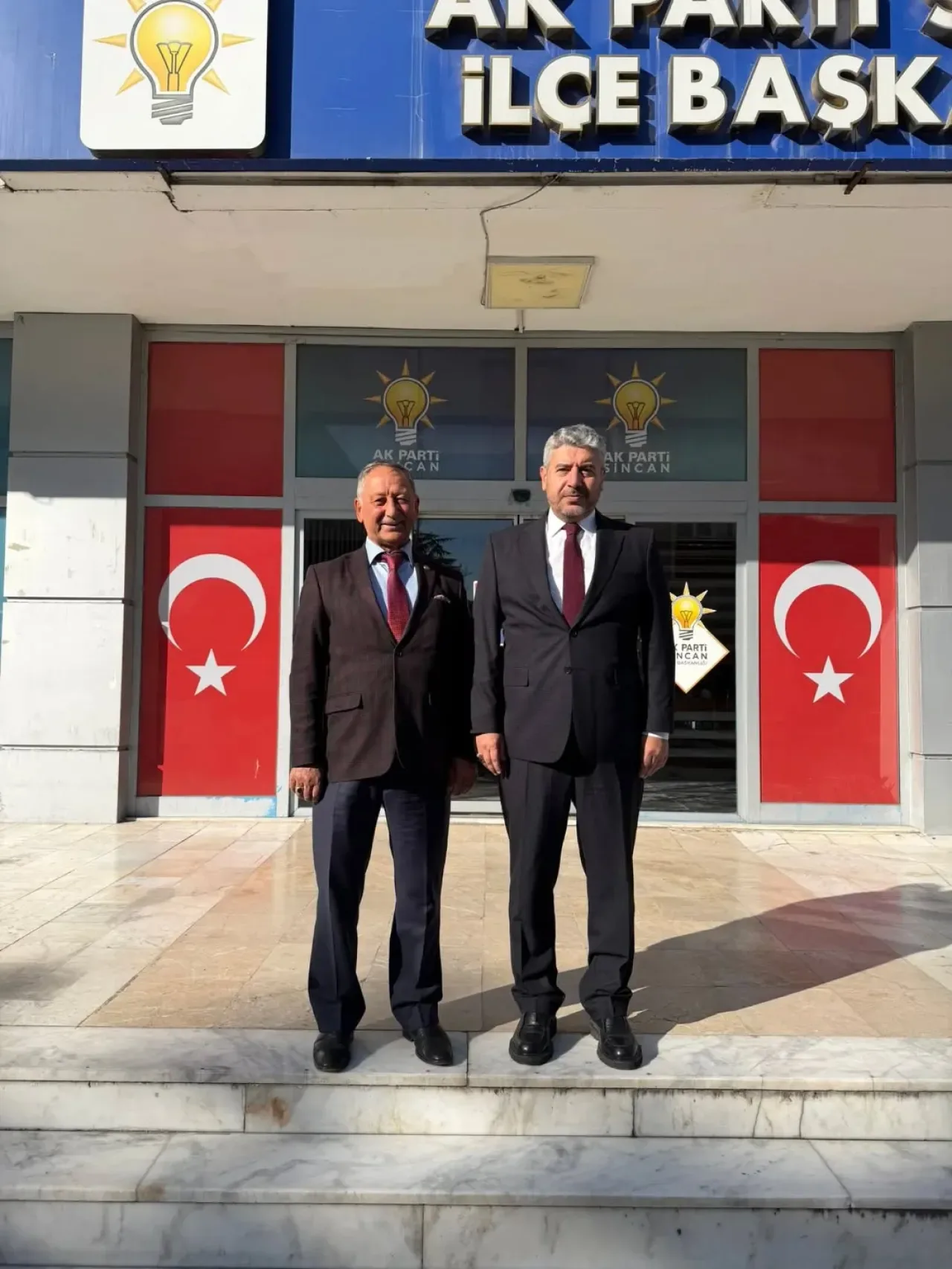 AK Parti Sincan İlçe Başkanı Mustafa Özcan, AHİD Sincan Şube Başkanı Ayhan Ağırsaygın'ı Makamında Ağırladı AK Parti Sincan İlçe Başkanı Mustafa Özcan, AHİD Sincan Şube Başkanı Ayhan Ağırsaygın'ı Makamında Ağırladı