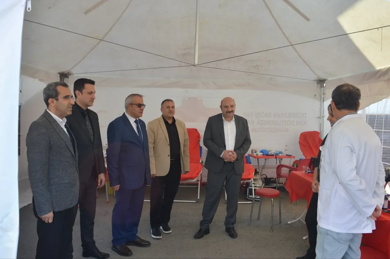 Kartal'da Örnek Dayanışma: Okulda Kan Bağışı Kampanyası Düzenlendi Kartal'da Örnek Dayanışma: Okulda Kan Bağışı Kampanyası Düzenlendi