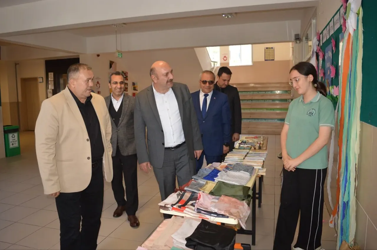 Kartal'da Eğitim Kurumu Ziyareti: Kaymakam Çakıcı, Öğrenci ve Öğretmenlerle Buluştu Kartal'da Eğitim Kurumu Ziyareti: Kaymakam Çakıcı, Öğrenci ve Öğretmenlerle Buluştu