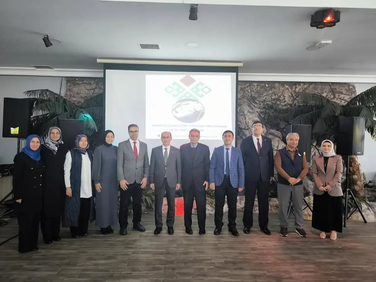 Yenimahalle'de Anadolu Mektebi Tanıtım Toplantısı Gerçekleştirildi Yenimahalle'de Anadolu Mektebi Tanıtım Toplantısı Gerçekleştirildi