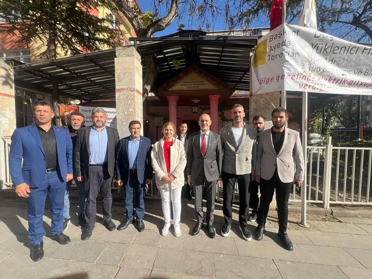 AK Parti Yenimahalle İlçe Başkanı Ekrem Yüce, Muhtar Çiğdem Sarıoğlan'ı Ziyaret Etti AK Parti Yenimahalle İlçe Başkanı Ekrem Yüce, Muhtar Çiğdem Sarıoğlan'ı Ziyaret Etti