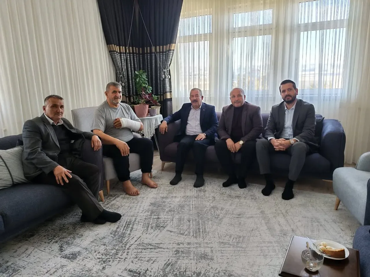 Akyurt'ta AK Parti'li Yönetimden Hasta Ziyareti Akyurt'ta AK Parti'li Yönetimden Hasta Ziyareti