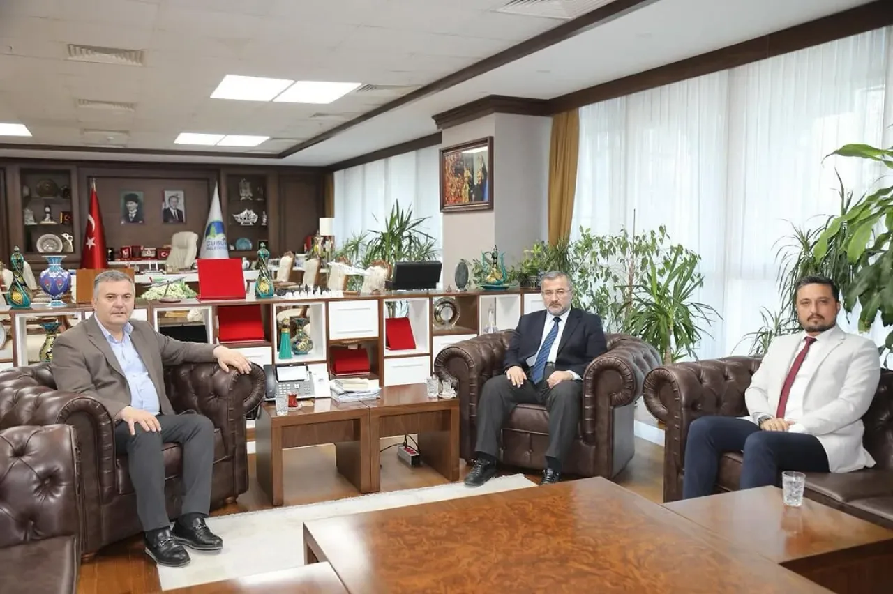 Çubuk Belediye Başkanı Baki Demirbaş, İlçe Müftüsü'nün Ziyaretinde Bir Araya Geldi Çubuk Belediye Başkanı Baki Demirbaş, İlçe Müftüsü'nün Ziyaretinde Bir Araya Geldi
