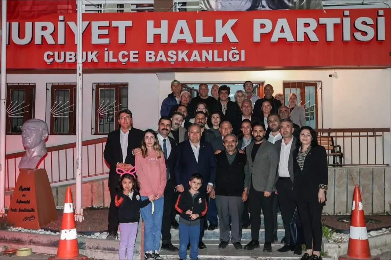 CHP Keçiören ve Çubuk İlçe Teşkilatları Yerel Yönetimlerde İş Birliğini Görüştü CHP Keçiören ve Çubuk İlçe Teşkilatları Yerel Yönetimlerde İş Birliğini Görüştü