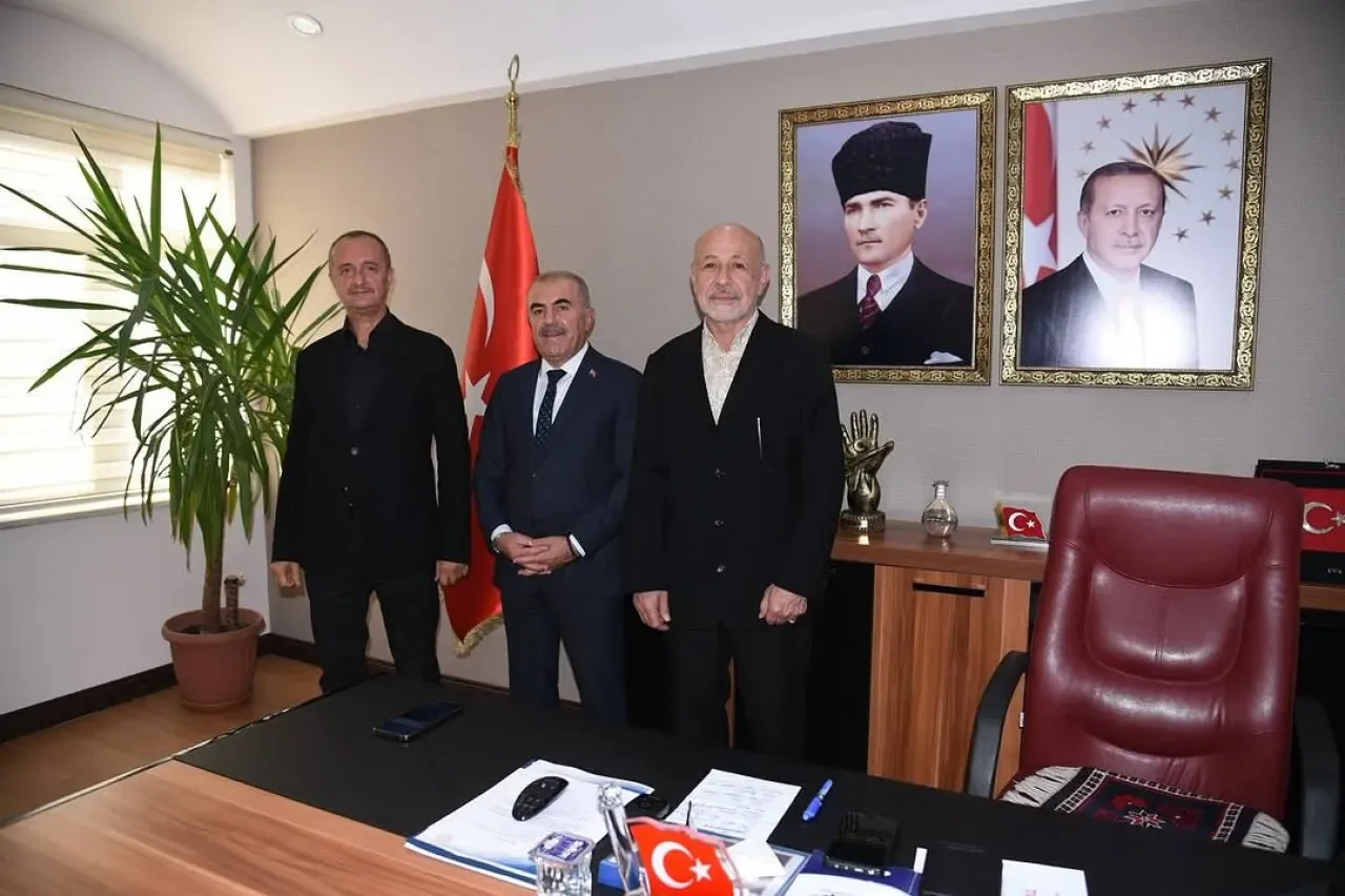 Balıkesir İl Milli Eğitim Müdürü Murat Demir'e Dernek ve Üniversite Ziyareti Balıkesir İl Milli Eğitim Müdürü Murat Demir'e Dernek ve Üniversite Ziyareti