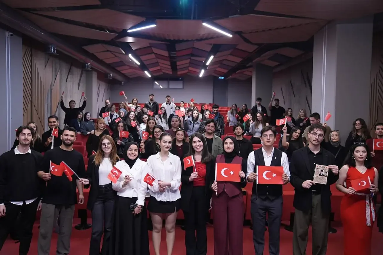İstanbul Kent Üniversitesi'nde Cumhuriyet'in Genç Sesleri Coşkusu İstanbul Kent Üniversitesi'nde Cumhuriyet'in Genç Sesleri Coşkusu
