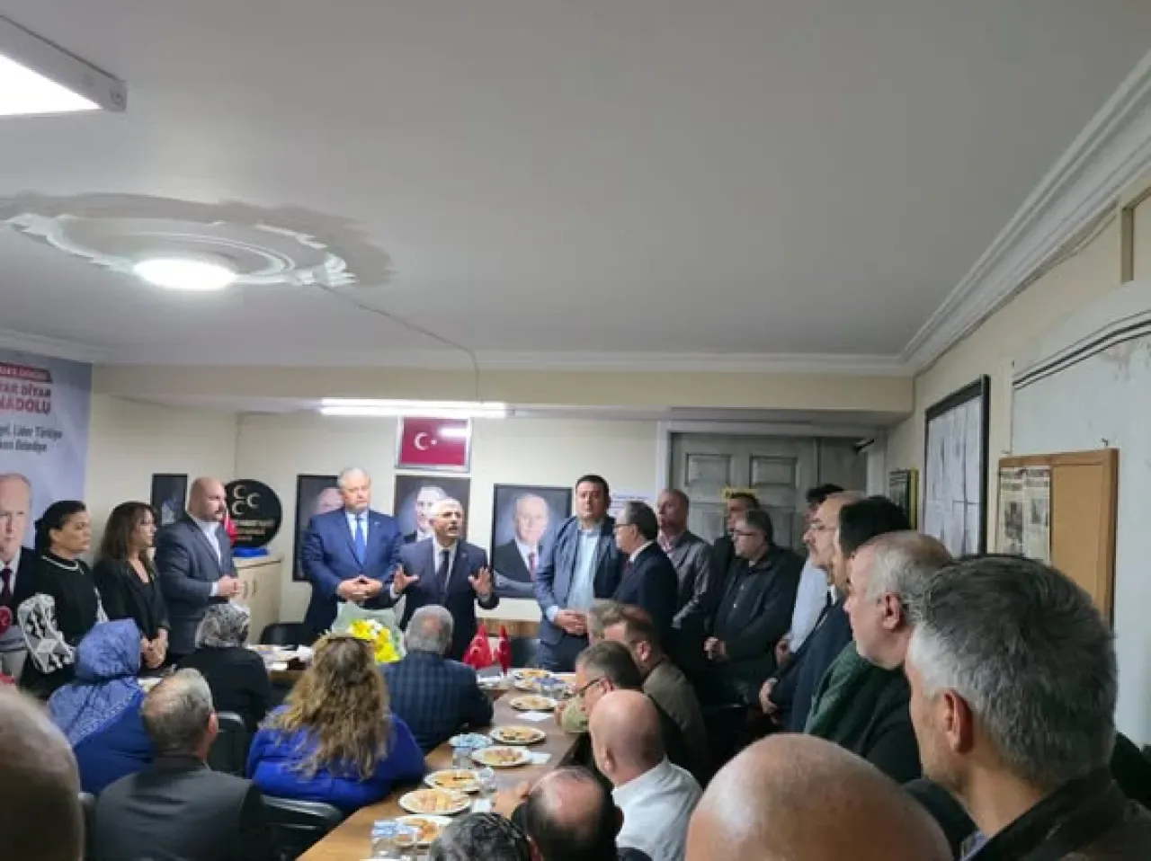 MHP İzmir İl Başkanı Veysel Şahin, Konak İlçe Teşkilatı ile Bir Araya Geldi MHP İzmir İl Başkanı Veysel Şahin, Konak İlçe Teşkilatı ile Bir Araya Geldi