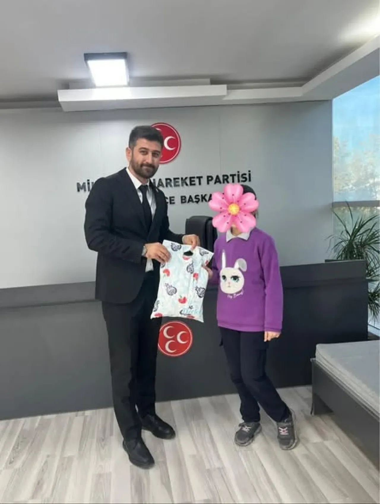 MHP Etimesgut'tan Minik Kalplere Sevgi Dolu Destek MHP Etimesgut'tan Minik Kalplere Sevgi Dolu Destek