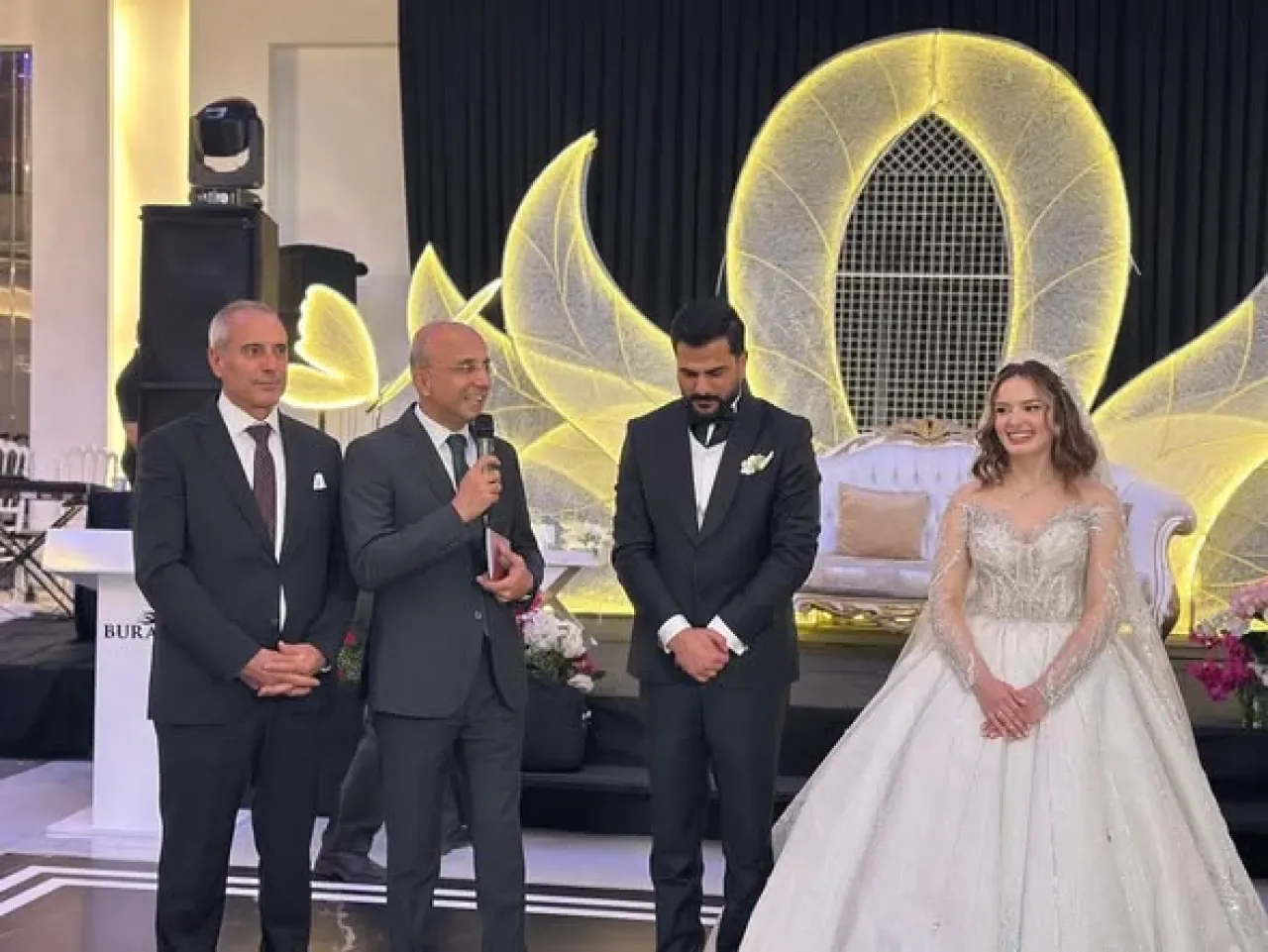 CHP Kayseri Milletvekili Aşkın Genç, Zeynep ve Ekin'in Nikahını Kıydı CHP Kayseri Milletvekili Aşkın Genç, Zeynep ve Ekin'in Nikahını Kıydı