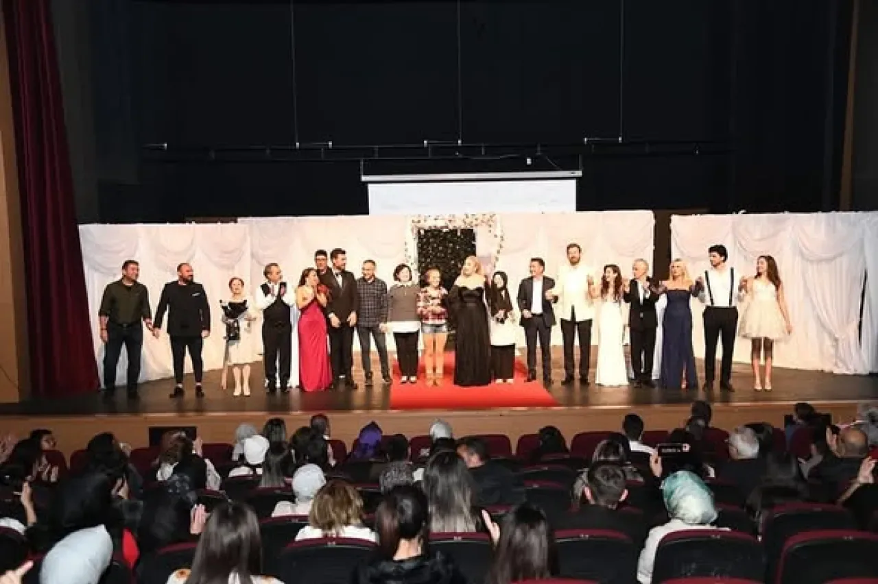 Aşk-ı Memnu, Pursaklar'da Sanatseverlerle Buluştu Aşk-ı Memnu, Pursaklar'da Sanatseverlerle Buluştu