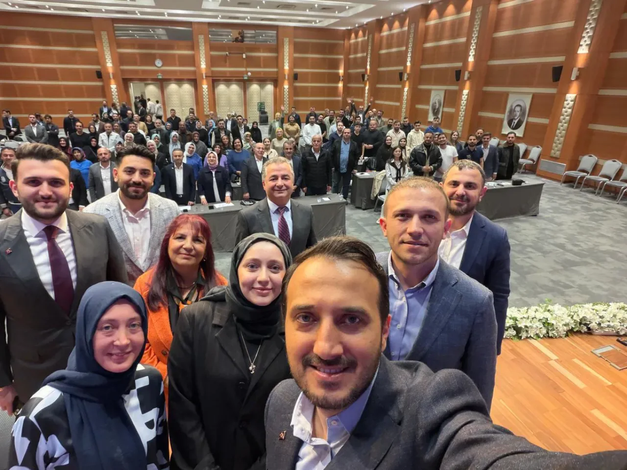 AK Parti Beyoğlu İlçe Teşkilatı, Yola Devam Kararlılığını Vurguladı AK Parti Beyoğlu İlçe Teşkilatı, Yola Devam Kararlılığını Vurguladı