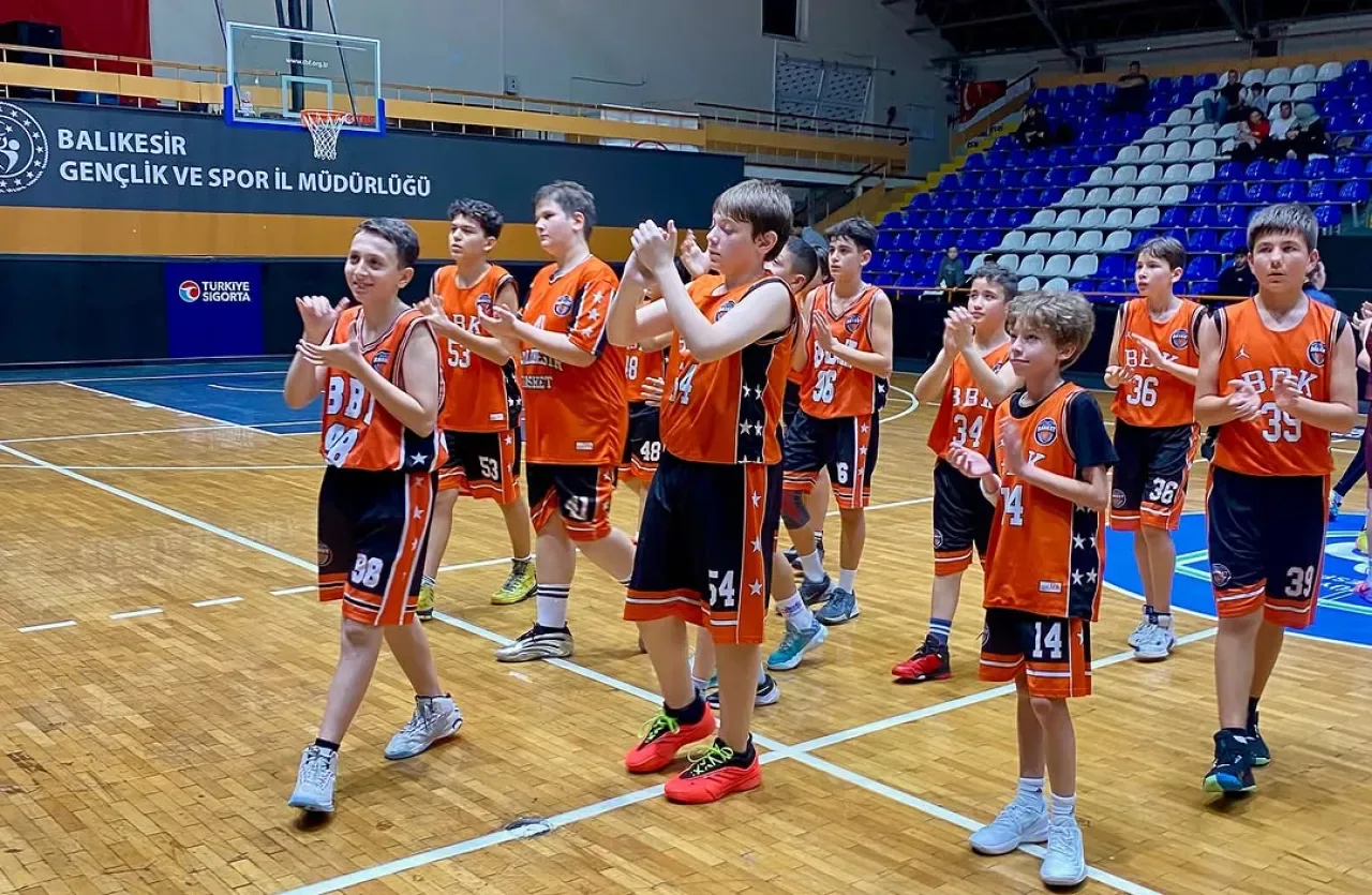 Balıkesir Basket Spor Kulübü U14 Takımı Yerel Ligde Mücadele Ediyor Balıkesir Basket Spor Kulübü U14 Takımı Yerel Ligde Mücadele Ediyor