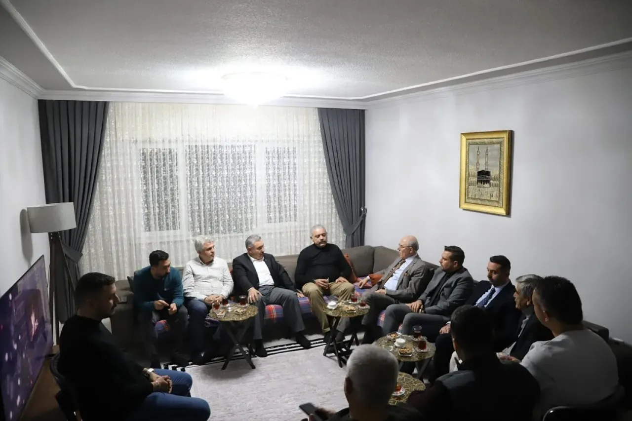 MHP Gölbaşı İlçe Teşkilatından TOKİ Sakinlerine Ev Ziyareti MHP Gölbaşı İlçe Teşkilatından TOKİ Sakinlerine Ev Ziyareti