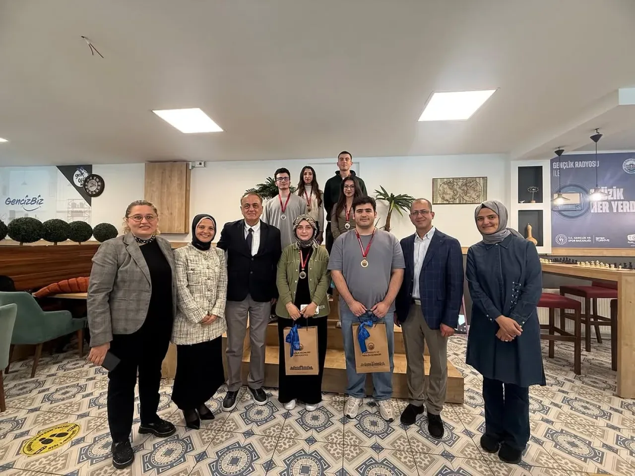 Sağlık Bilimleri Üniversitesi'nde Cumhuriyet Haftası Satranç Turnuvası Düzenlendi Sağlık Bilimleri Üniversitesi'nde Cumhuriyet Haftası Satranç Turnuvası Düzenlendi