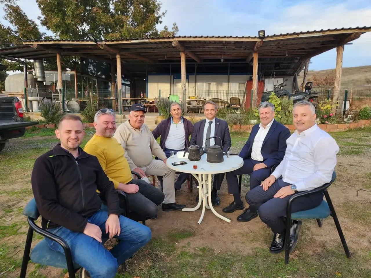 Karesi Belediyesi Kurtdere'de Vatandaşlarla Çay Sohbetinde Buluştu Karesi Belediyesi Kurtdere'de Vatandaşlarla Çay Sohbetinde Buluştu