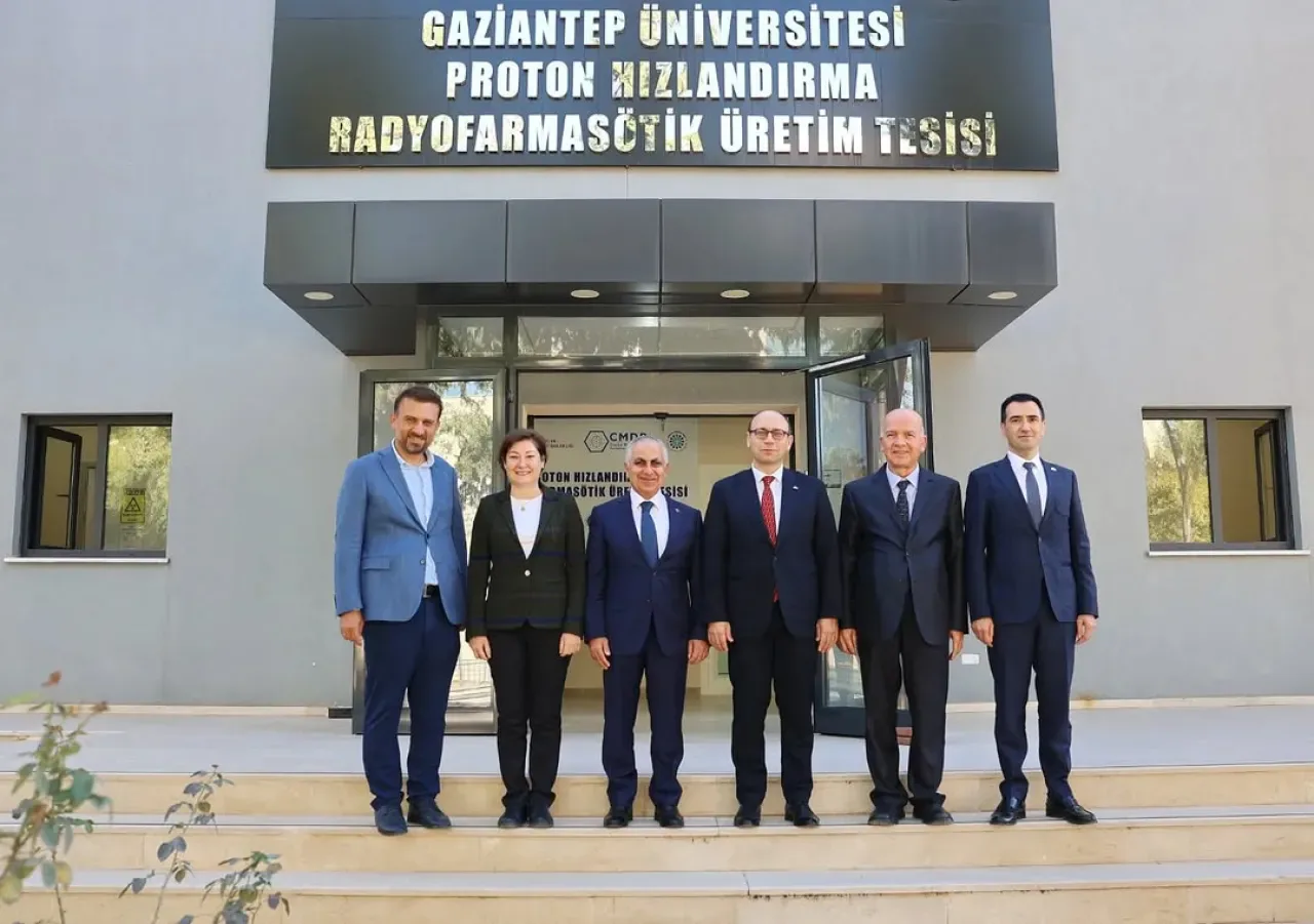 İstanbul Üniversitesi-Cerrahpaşa Rektörü, Gaziantep'teki Proton Terapi Tesisini Ziyaret Etti İstanbul Üniversitesi-Cerrahpaşa Rektörü, Gaziantep'teki Proton Terapi Tesisini Ziyaret Etti