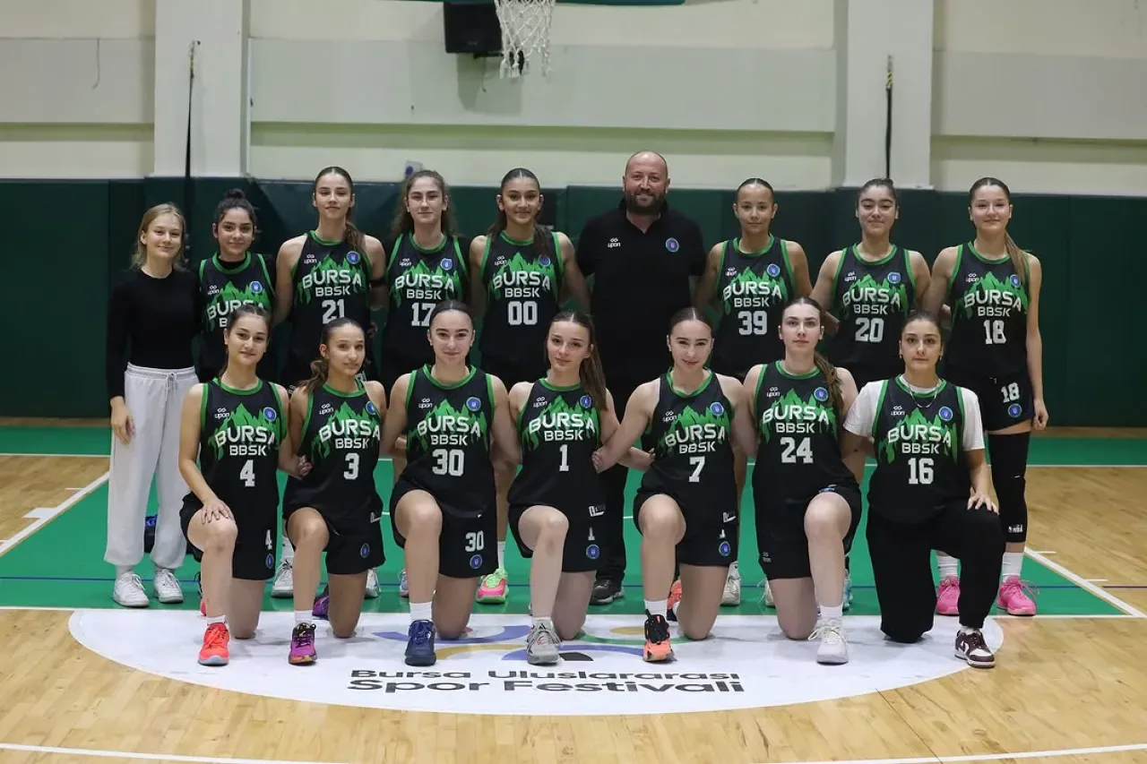 Bursa Büyükşehir Belediyespor U18 Kız Basketbol Takımı, İnegöl Atlas Spor'u Farklı Mağlup Etti Bursa Büyükşehir Belediyespor U18 Kız Basketbol Takımı, İnegöl Atlas Spor'u Farklı Mağlup Etti