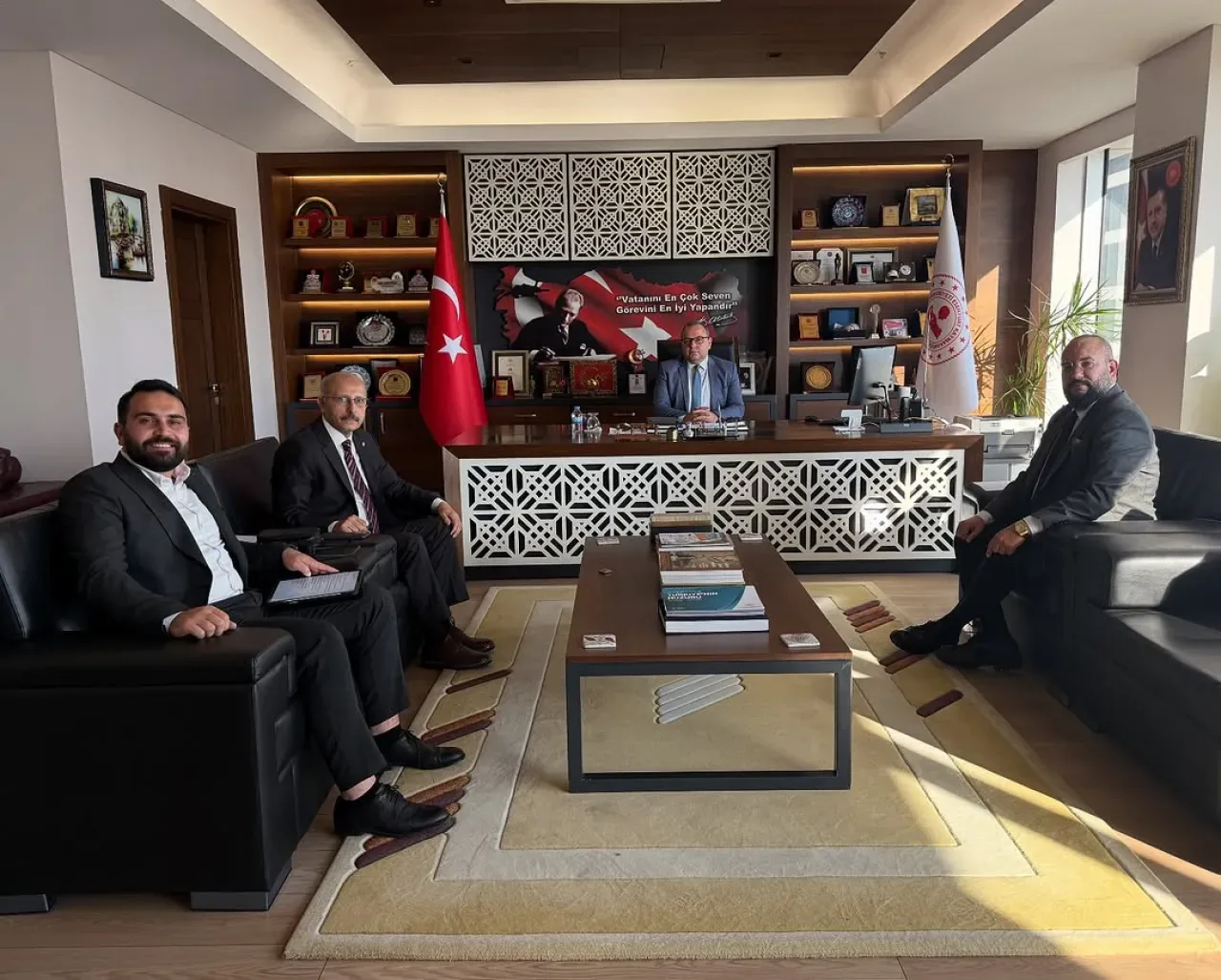Esenyurt Üniversitesi Akademisyenleri Kaymakam Çobanoğlu'nu Ziyaret Etti Esenyurt Üniversitesi Akademisyenleri Kaymakam Çobanoğlu'nu Ziyaret Etti