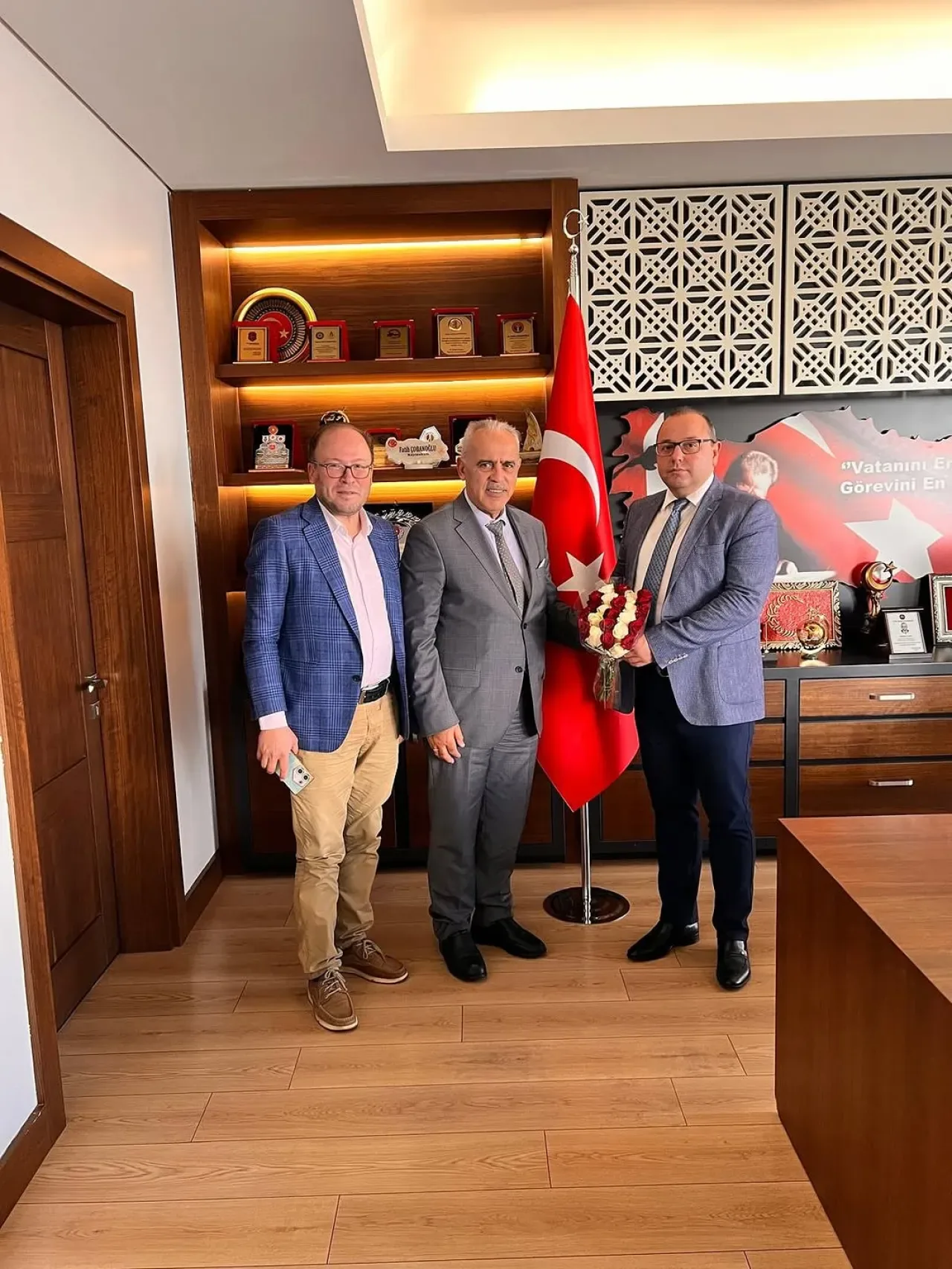 İyaş Isparta Gıda Yönetimi, Esenyurt Kaymakamı Çobanoğlu'nu Ziyaret Etti İyaş Isparta Gıda Yönetimi, Esenyurt Kaymakamı Çobanoğlu'nu Ziyaret Etti