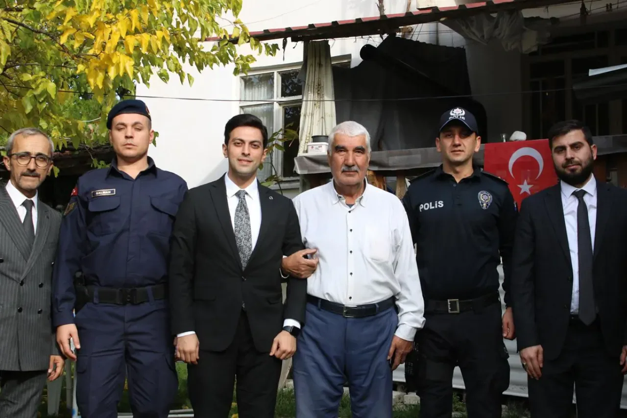 Harmancık Kaymakamı, Kıbrıs Barış Harekâtı Gazilerini Evlerinde Ziyaret Etti Harmancık Kaymakamı, Kıbrıs Barış Harekâtı Gazilerini Evlerinde Ziyaret Etti