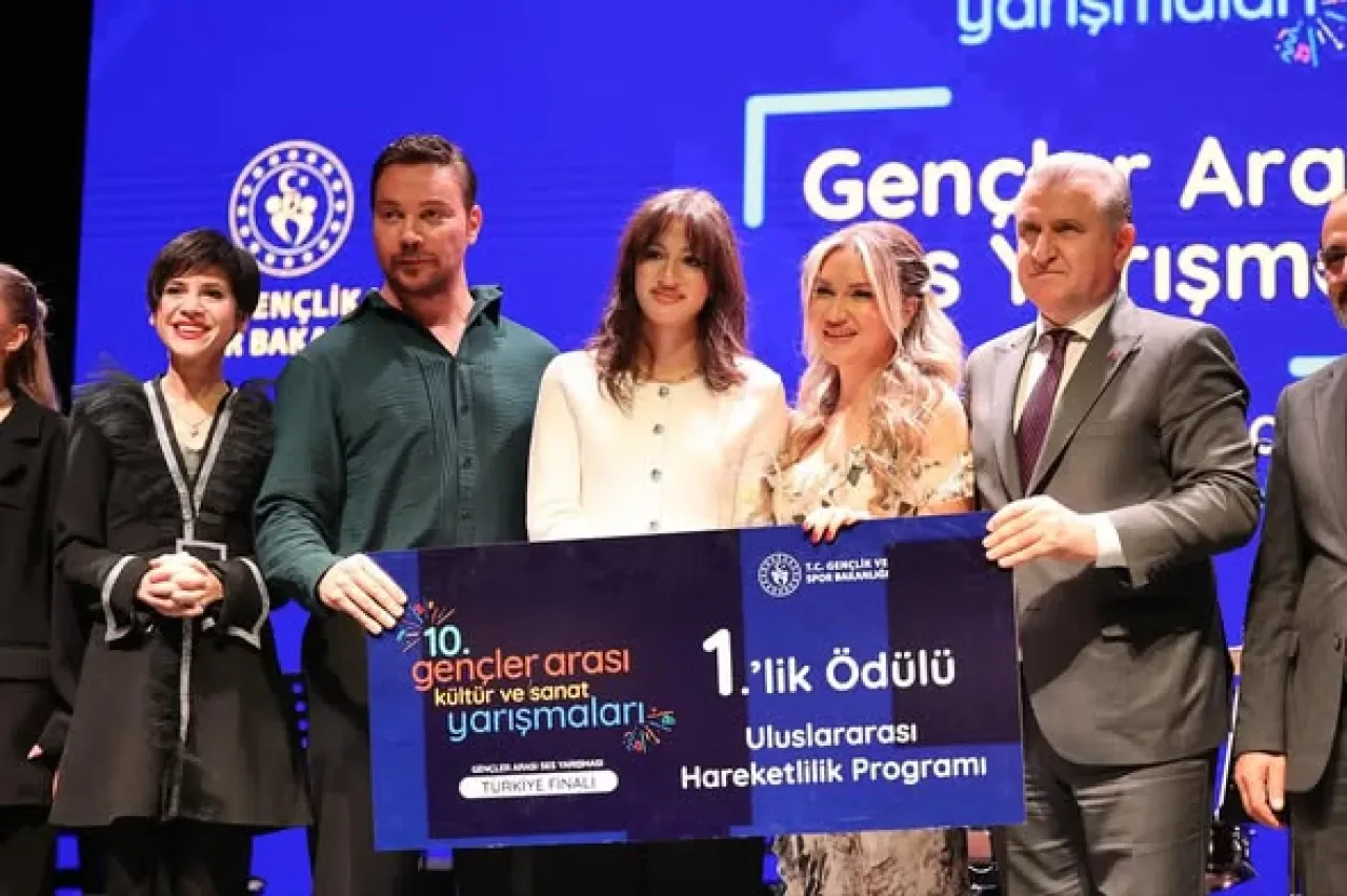 İstanbul'da Gençler Arası Kültür ve Sanat Yarışması Müzik Finali Coşkuyla Tamamlandı İstanbul'da Gençler Arası Kültür ve Sanat Yarışması Müzik Finali Coşkuyla Tamamlandı