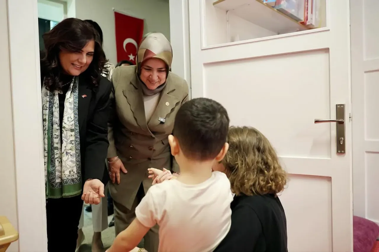Aydın'da Otizmli Bireyler İçin Sanat ve Gelişim Merkezi Açıldı Aydın'da Otizmli Bireyler İçin Sanat ve Gelişim Merkezi Açıldı