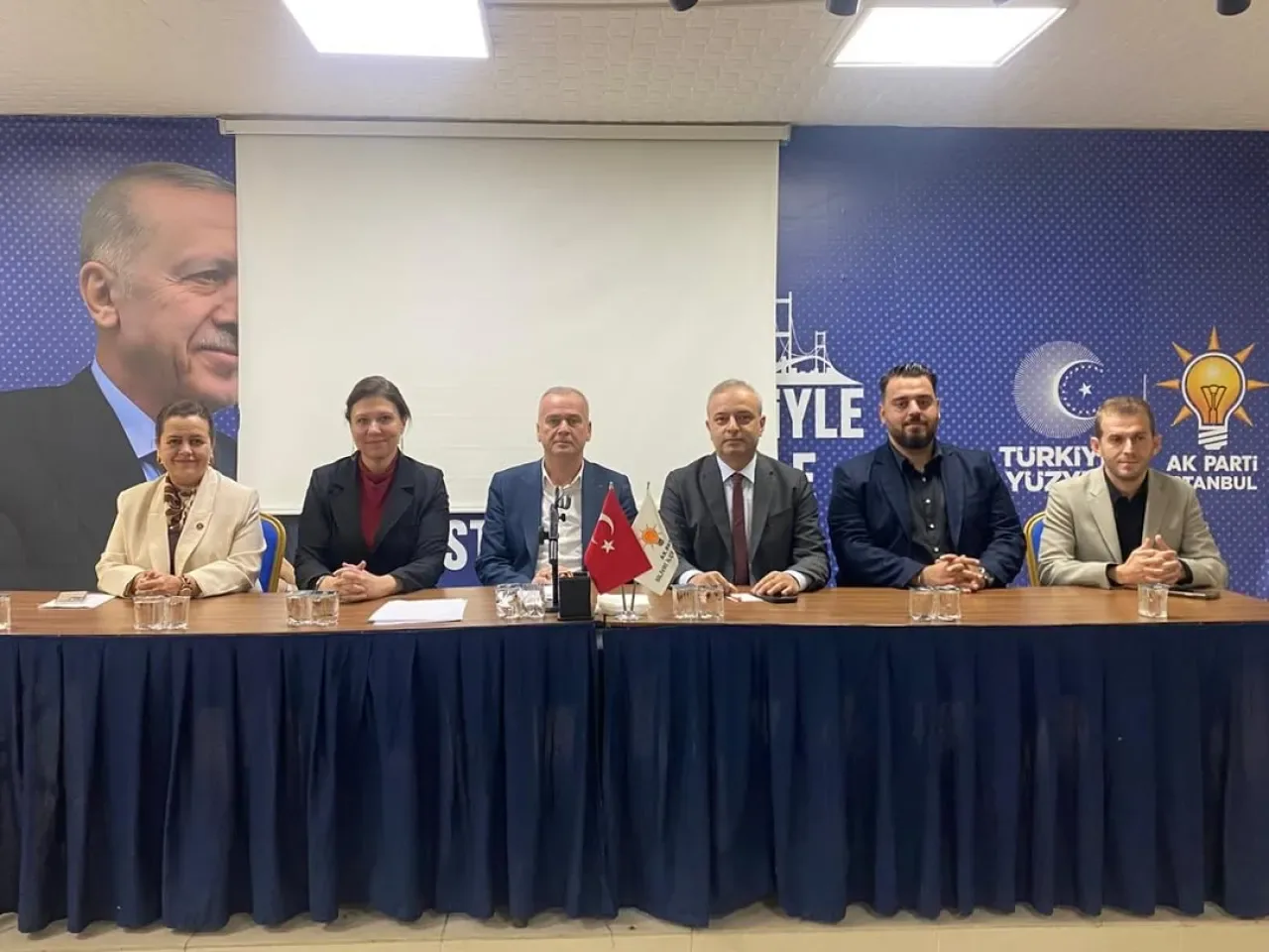 AK Parti Silivri'de Seçim Stratejilerini ve Projelerini Masaya Yatırdı AK Parti Silivri'de Seçim Stratejilerini ve Projelerini Masaya Yatırdı