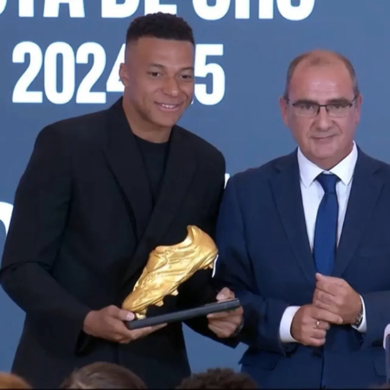 Kylian Mbappé 2024-2025 Sezonunun Altın Ayakkabı Ödülünün Sahibi Oldu Kylian Mbappé 2024-2025 Sezonunun Altın Ayakkabı Ödülünün Sahibi Oldu