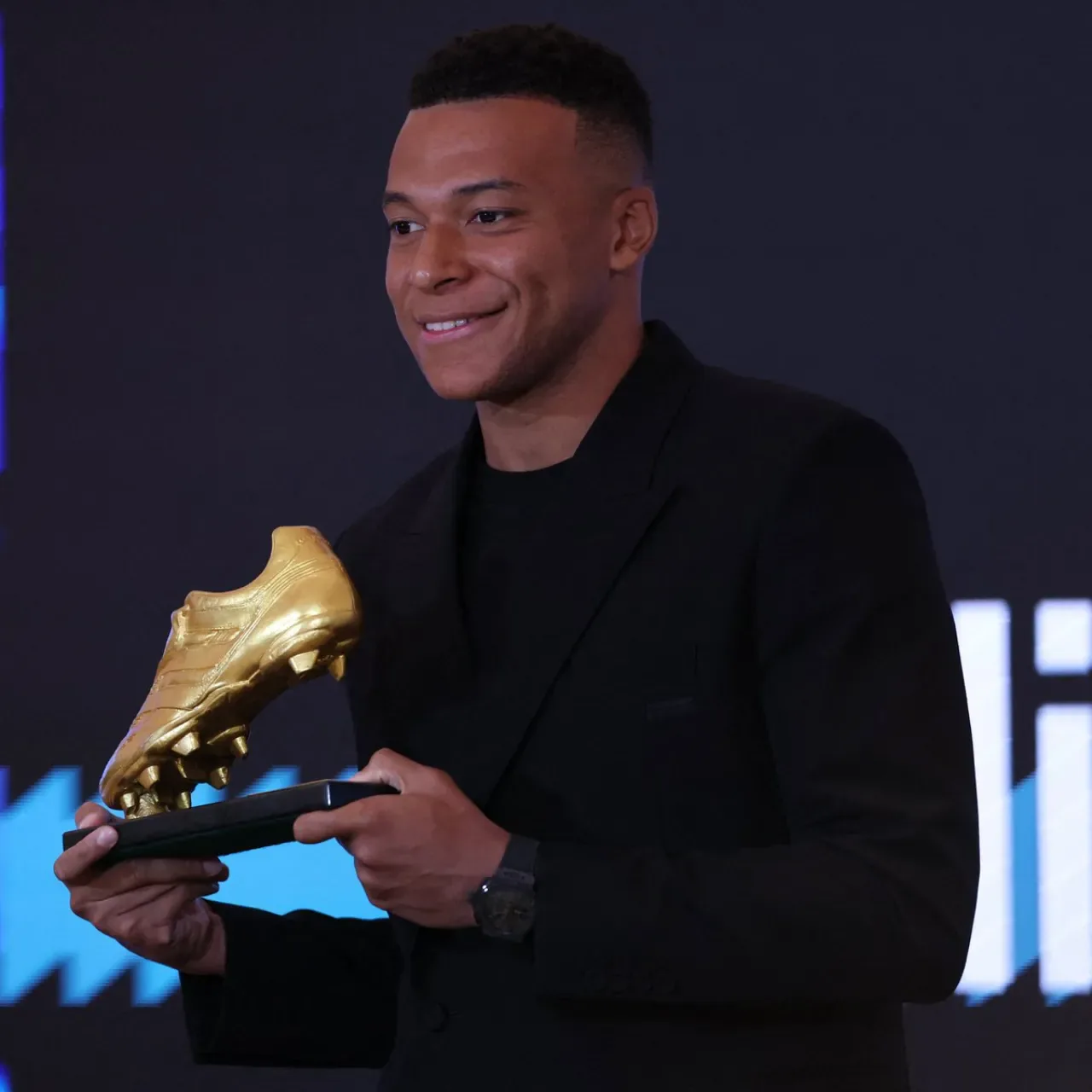 Kylian Mbappe Avrupa Altın Ayakkabı Ödülünü Kazandı Kylian Mbappe Avrupa Altın Ayakkabı Ödülünü Kazandı