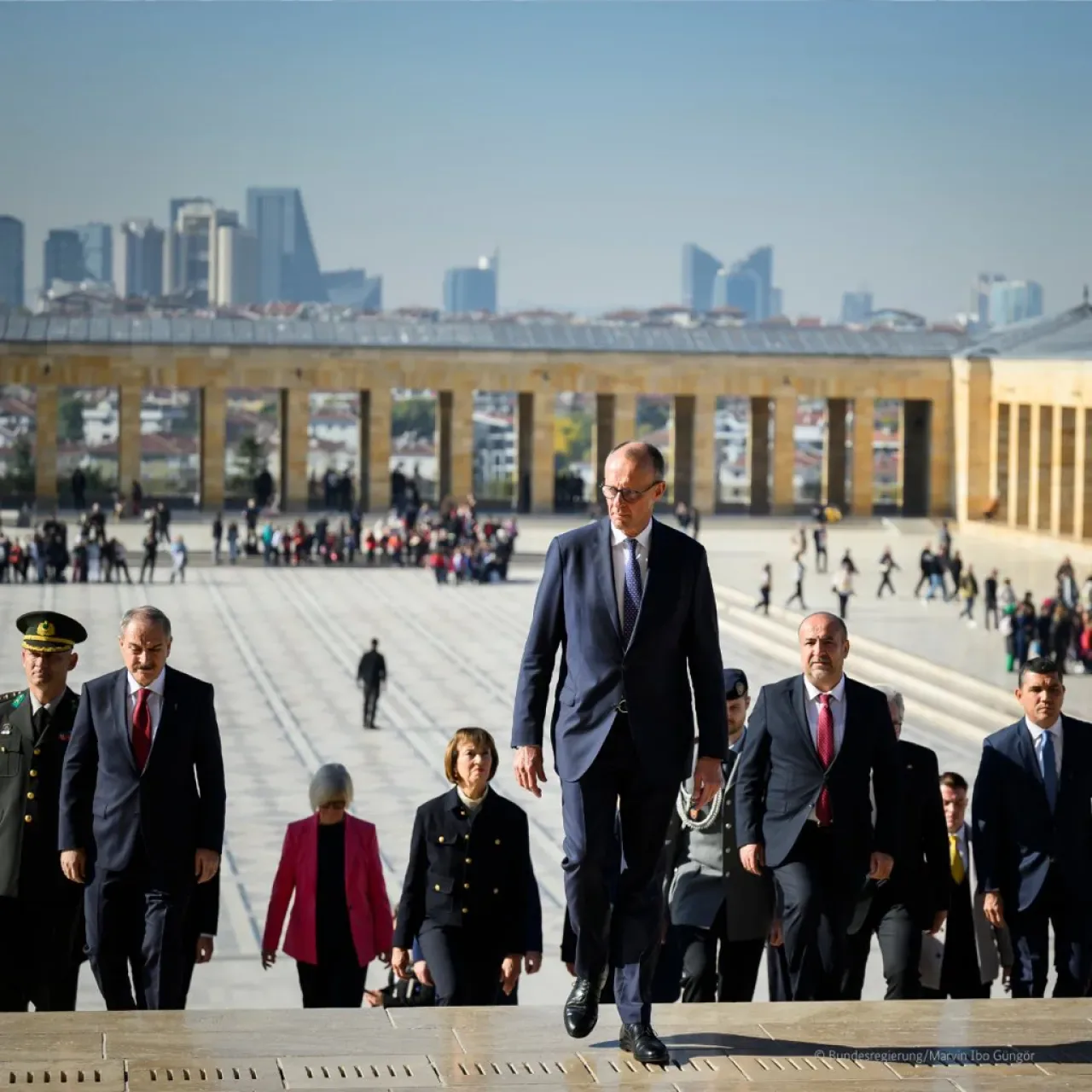 Almanya Başbakanı Merz, Anıtkabir'i Ziyaret Etti Almanya Başbakanı Merz, Anıtkabir'i Ziyaret Etti