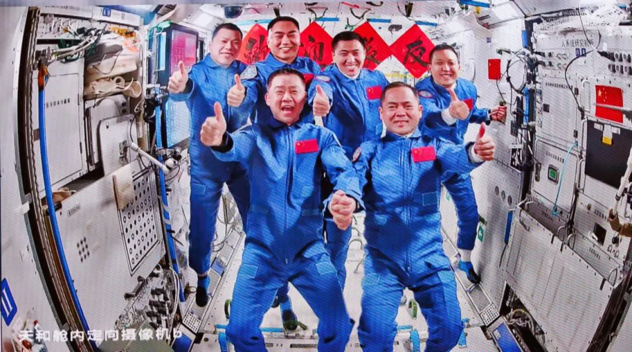 Çin, Shenzhou-21 Mürettebatını Uzay İstasyonuna Gönderdi Çin, Shenzhou-21 Mürettebatını Uzay İstasyonuna Gönderdi