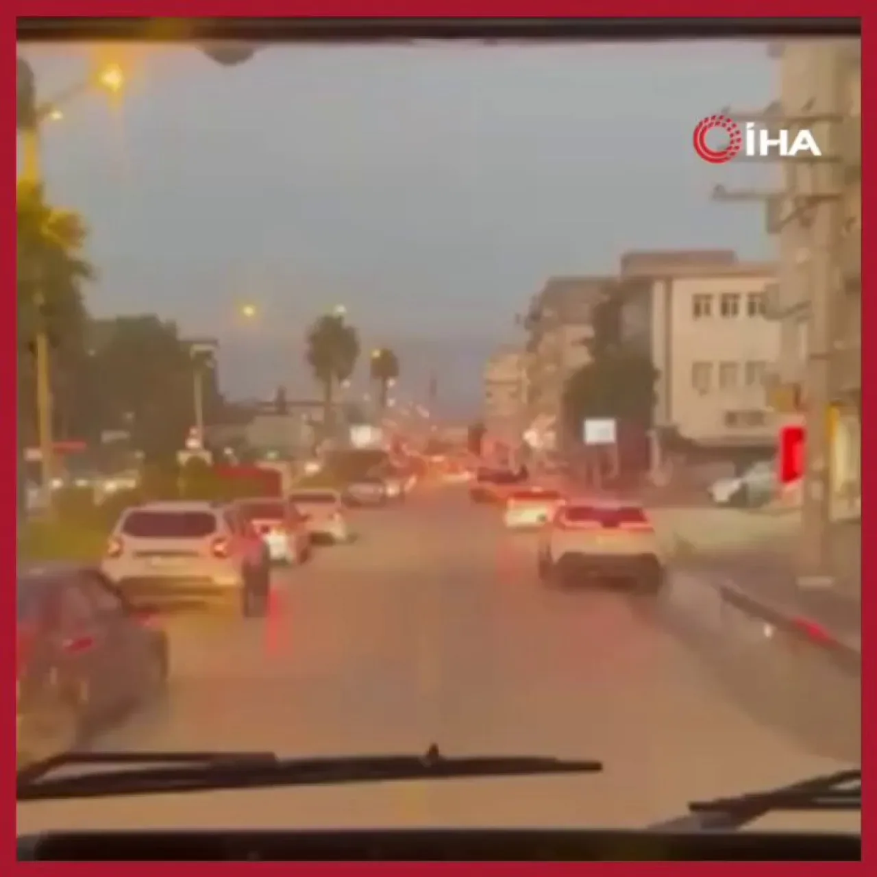 Osmaniye'de Sürücüler İtfaiye Ekibine Fermuar Sistemi ile Yol Verdi Osmaniye'de Sürücüler İtfaiye Ekibine Fermuar Sistemi ile Yol Verdi