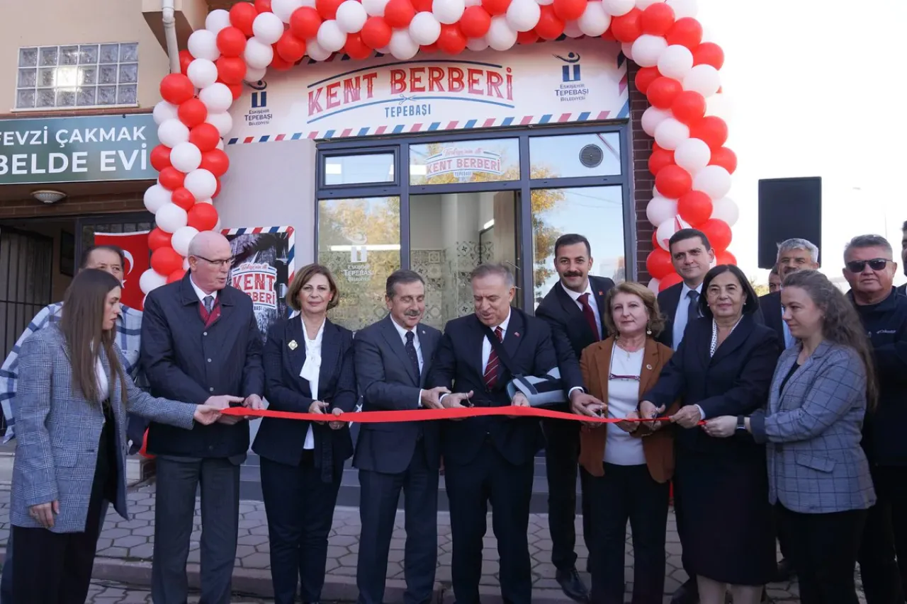 Eskişehir Tepebaşı Belediyesi, Vatandaşlar İçin Kent Berberi Projesini Hayata Geçirdi Eskişehir Tepebaşı Belediyesi, Vatandaşlar İçin Kent Berberi Projesini Hayata Geçirdi