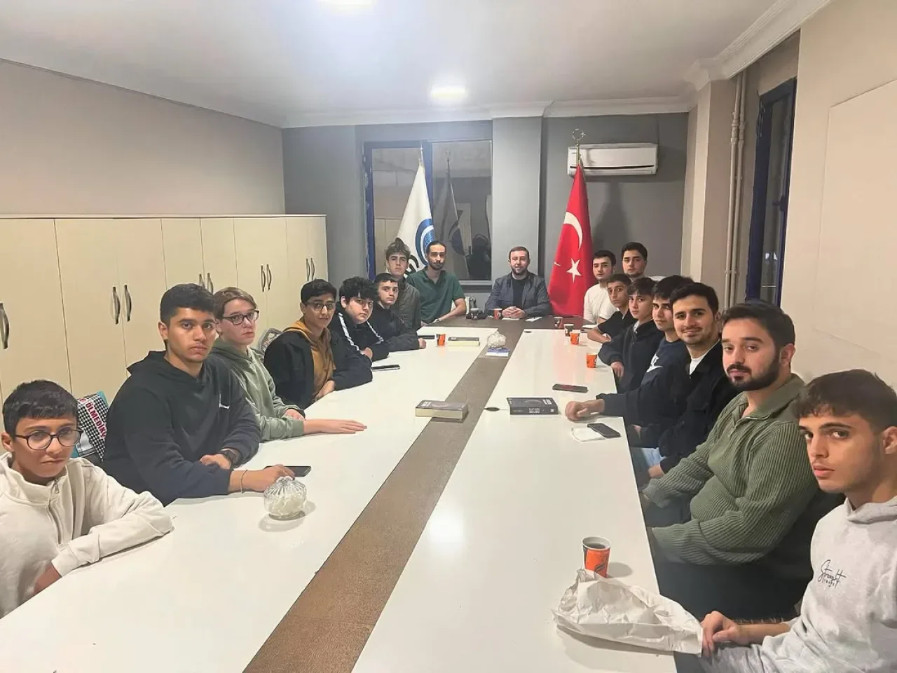 Anadolu Gençlik Derneği Bağcılar'da Lise Okul Başkanlığı Değişimi Anadolu Gençlik Derneği Bağcılar'da Lise Okul Başkanlığı Değişimi